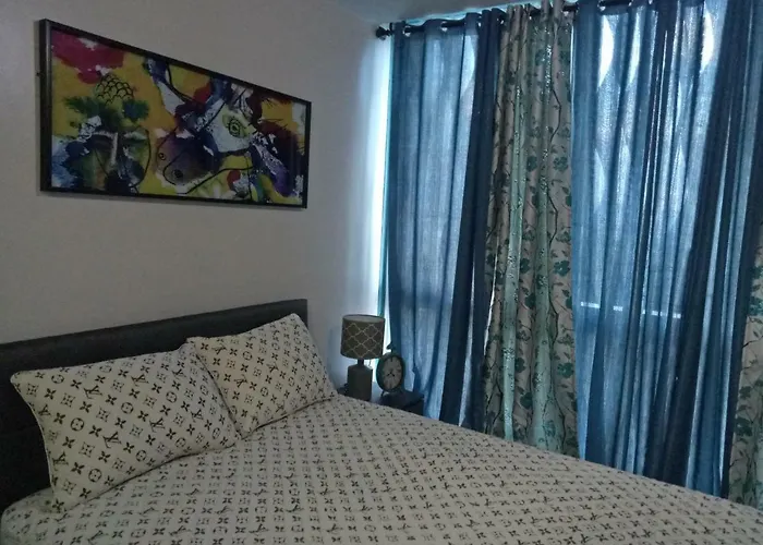 Uptown Mall Area Bonifacio Apartment *