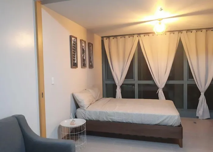 Uptown Mall Area Bonifacio Apartment *